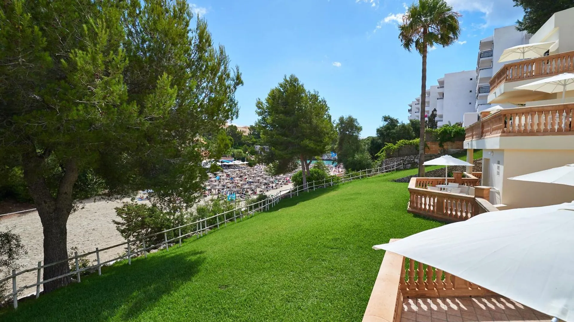 Aparthotel Apartamentos Azul Playa Cala Ferrera